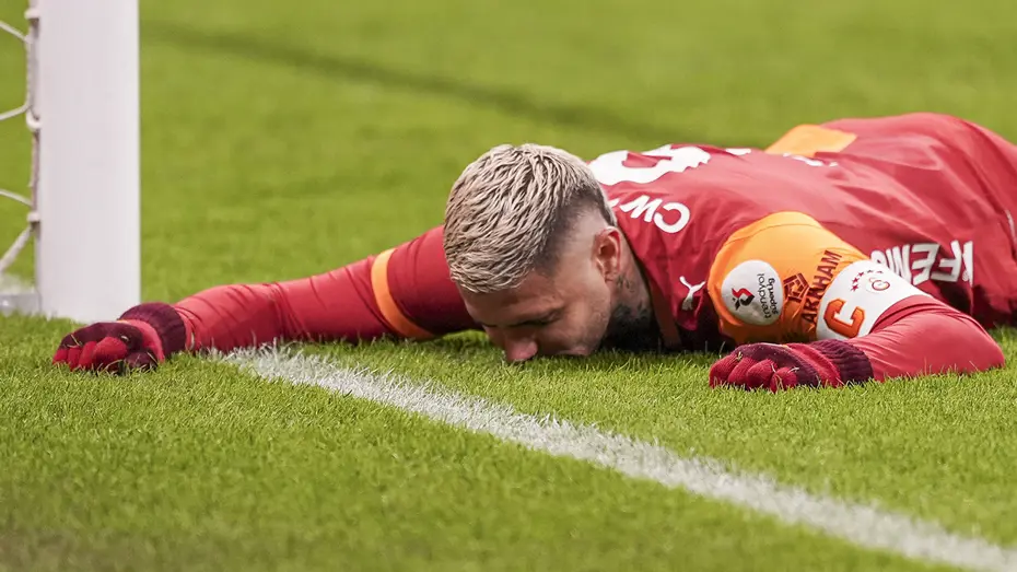 Nihat Kahveci sadece 1 Galatasaraylıyı ayırdı, kalan herkesi topa tuttu - 4