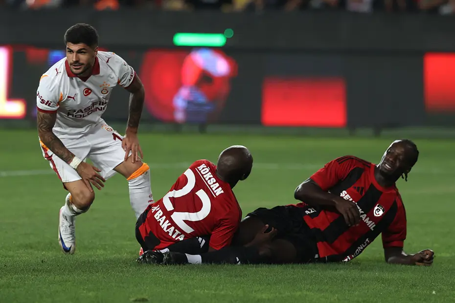 Gaziantep FK-Galatasaray maçında sakatlık depremi: Sezonu kapattı - 2