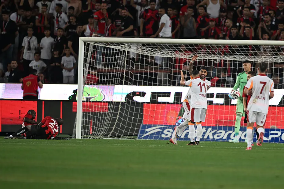 Gaziantep FK-Galatasaray maçında sakatlık depremi: Sezonu kapattı - 3