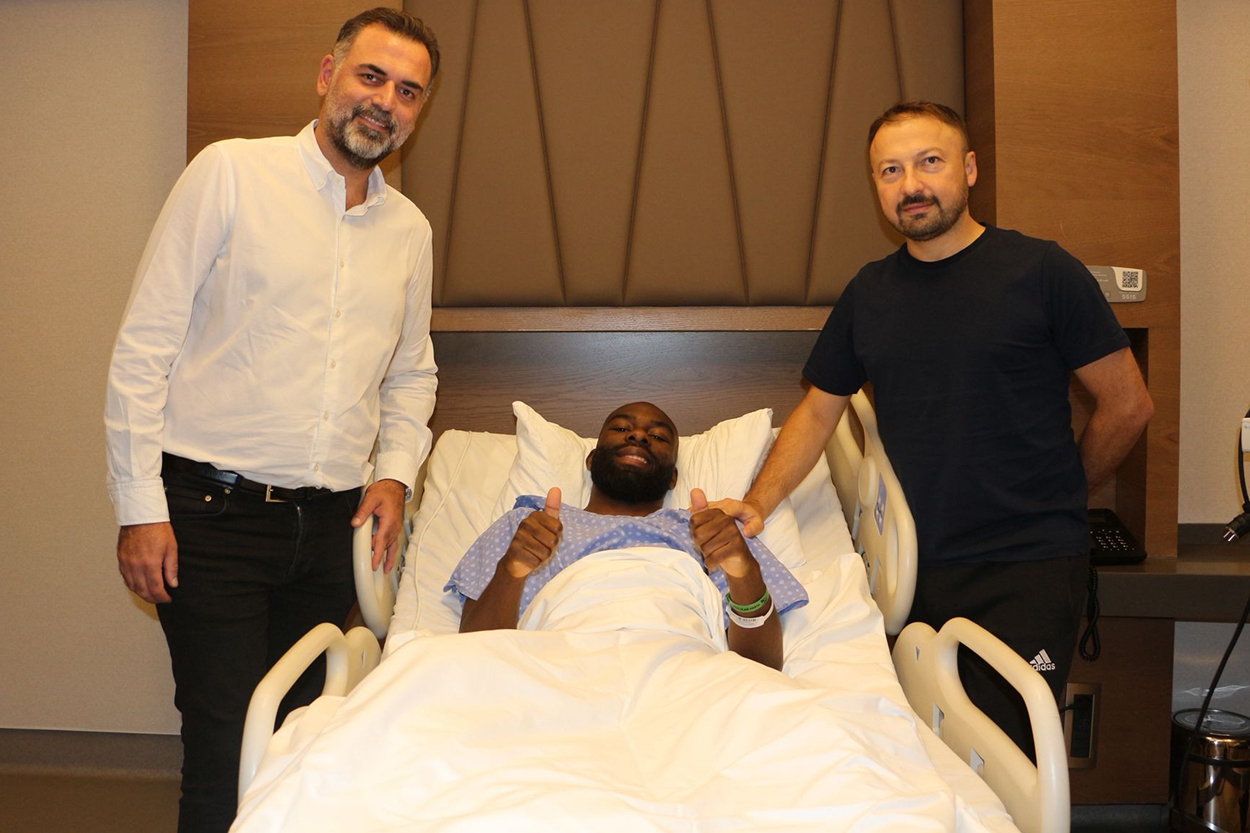 Sezonun açılış maçında talihsiz şekilde sakatlanan M'Bakata'nın son durumu