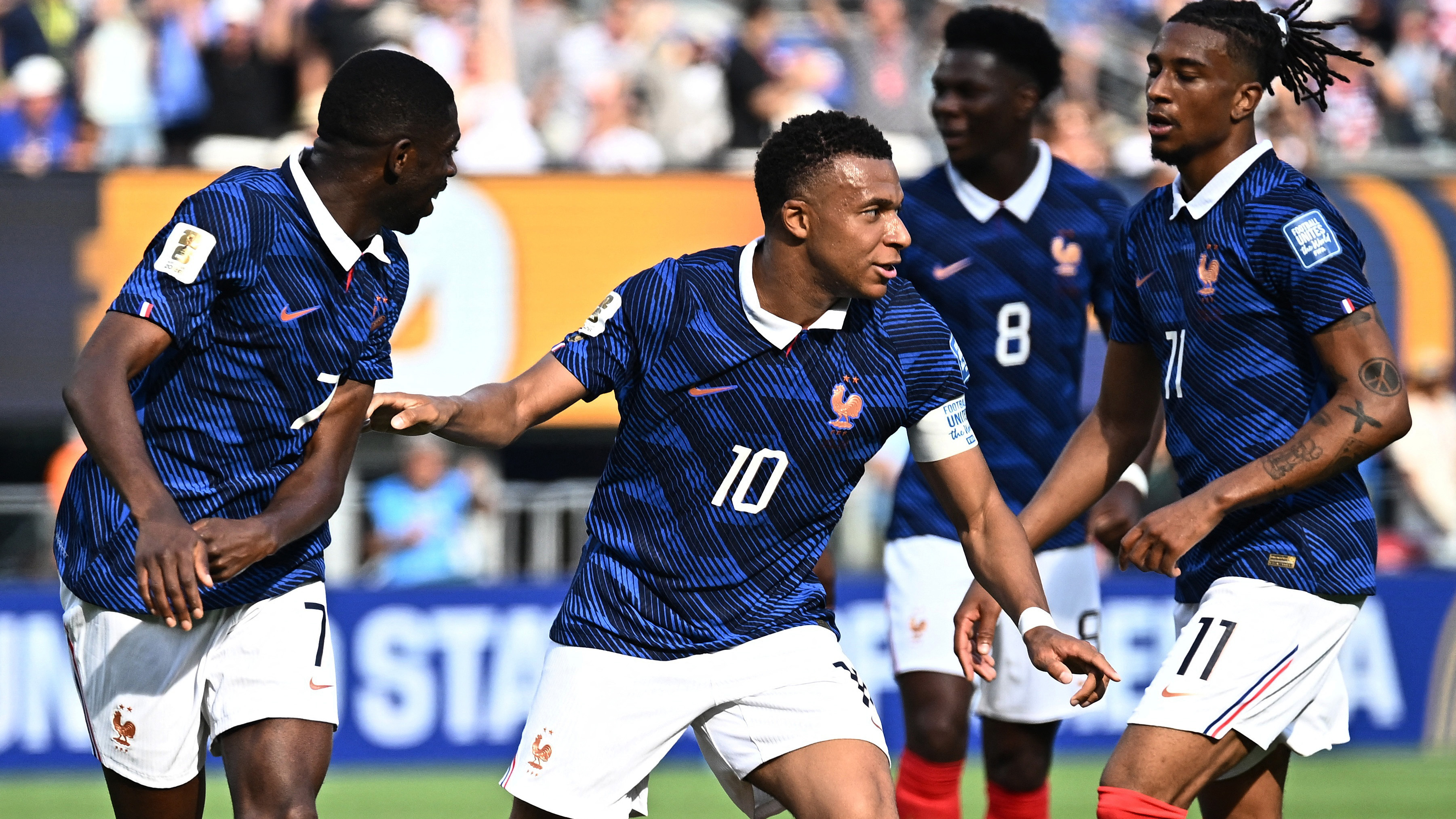 Fransa İsveç'i 'Pardon!' Diyerek Geçti, Mbappe Messi'nin Peşini Bırakmıyor!