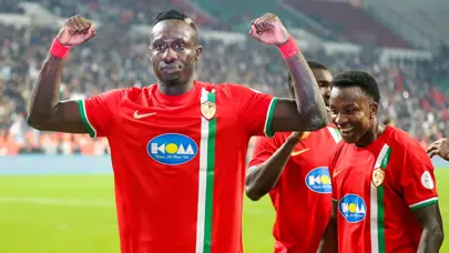 Yok artık Diagne! Herkes Amed formasıyla yaptıklarını konuşuyor