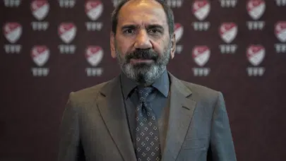İstifa eden Mecnun Otyakmaz ayağının tozuyla flaş açıklama yaptı İstifa eden Mecnun Otyakmaz ayağının tozuyla flaş açıklama yaptı