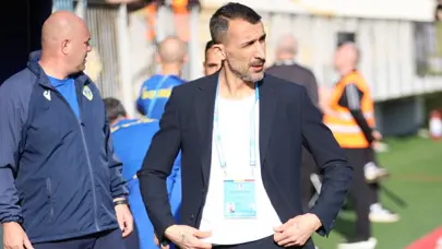 Romanya'da manşetler Mehmet Topal! Herkes onu konuşuyor, o ise tek bir isme dikkat çekti Romanya'da manşetler Mehmet Topal! Herkes onu konuşuyor, o ise tek bir isme dikkat çekti