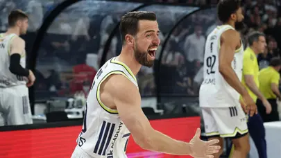 Melih Mahmutoğlu 1 yıl daha Fenerbahçe'de Melih Mahmutoğlu 1 yıl daha Fenerbahçe'de