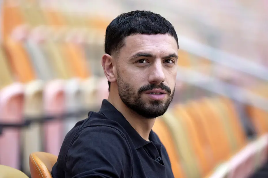 Fenerbahçe tam "Transferi bitirdi" derken son dakika sürprizi: Milli futbolcuya olay teklif, kafası allak bullak oldu - 3 Fenerbahçe tam "Transferi bitirdi" derken son dakika sürprizi: Milli futbolcuya olay teklif, kafası allak bullak oldu - 3