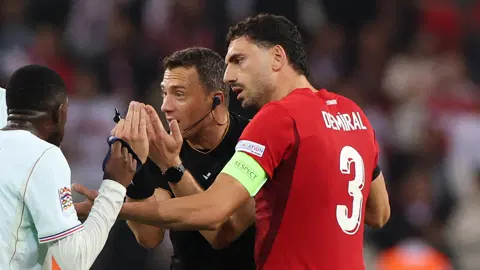 Merih Demiral'dan Fransa maçının ardından flaş hakem sözleri: "Karardan emin