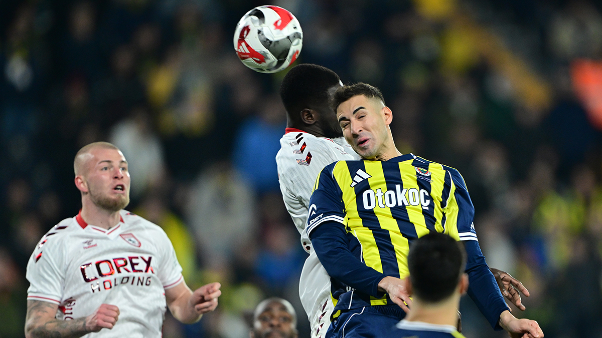 25' Mert ve Holse'nin pozisyonu sonrası Marius'a kart gerekir mi? Deniz Çoban: Sadece faul yeterli. Sonrasında Marius, düdükten sonra topa vurdu. Düdüğü duymaması da mümkün değil. Bahattin Duran: Hakem bir öncekinde gidip Marius'u uyarsa veya sarı kart gösterse, şimdi yine yaptı. 1 yaptı, 2 yaptı, yine cezasız. Marius'a artık kart bekliyorum. Bülent Yıldırım: Taçta aldı topu uzaklaştırdı Marius, ardından geldi topa vurdu hakem oralı değil. Nasıl olacak?