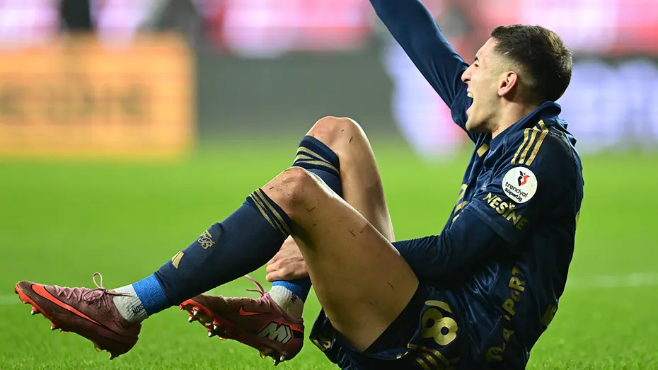 Trio ekibi, Fenerbahçe maçı sonrası hakemi topa tuttu: "Açık, bariz, net, tartışmasız penaltı" - 3