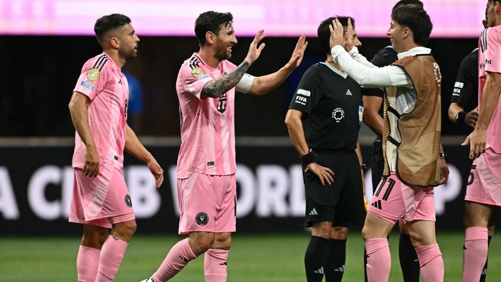 Messi'nin umurunda bile olmadı: FIFA'nın kuralını çiğnerken 1 saniye düşünmedi