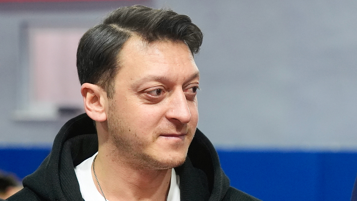Mesut Özil'den Altın Tavsiyeler: Fener'e Dua, Aslan'a Yorgunluk, Kendine Güreş!