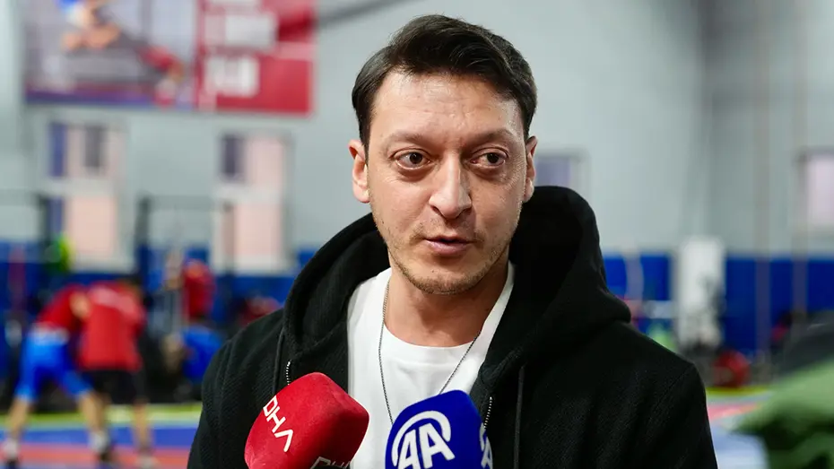 Mesut Özil'den Galatasaray-Liverpool eşleşmesi ve ligdeki şampiyonluk yarışı için flaş ifade - 3