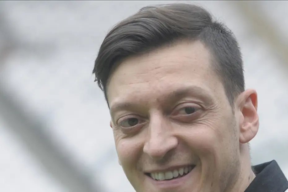 Mesut Özil, Leroy Sane'ye "Galatasaray'a git" dedi mi? İlk kez açıkladı - 2 Mesut Özil, Leroy Sane'ye "Galatasaray'a git" dedi mi? İlk kez açıkladı - 2
