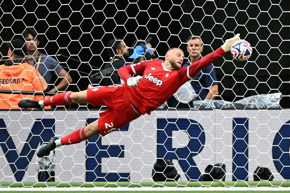 Juventus-Galatasaray maçı öncesi olay! Yıldız futbolcuya tehdit - 3