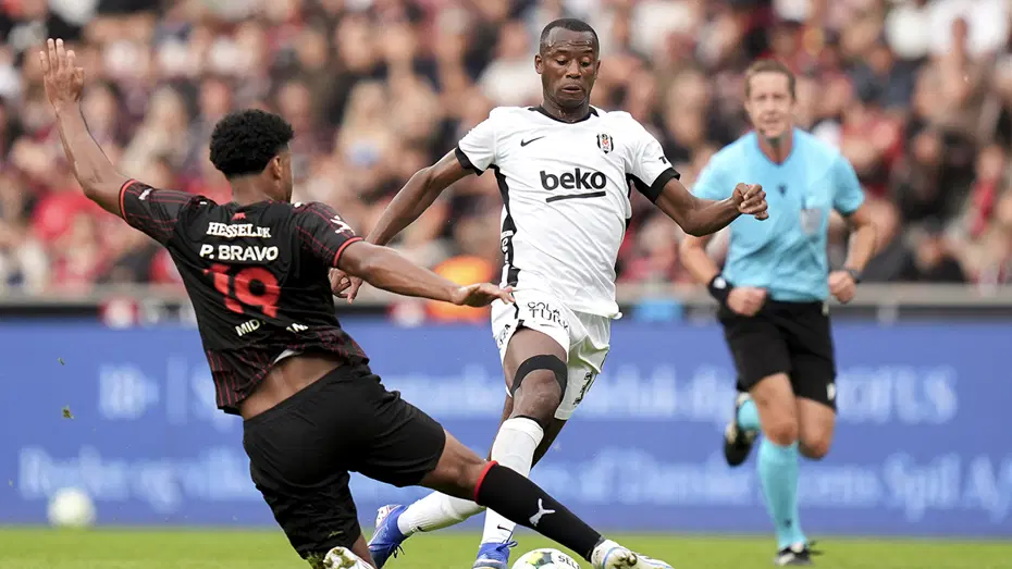 Midtjylland - Beşiktaş maçında Danimarka basınını çıldırtan pozisyon: "Aptalca bir kırmızı kart"  - 2