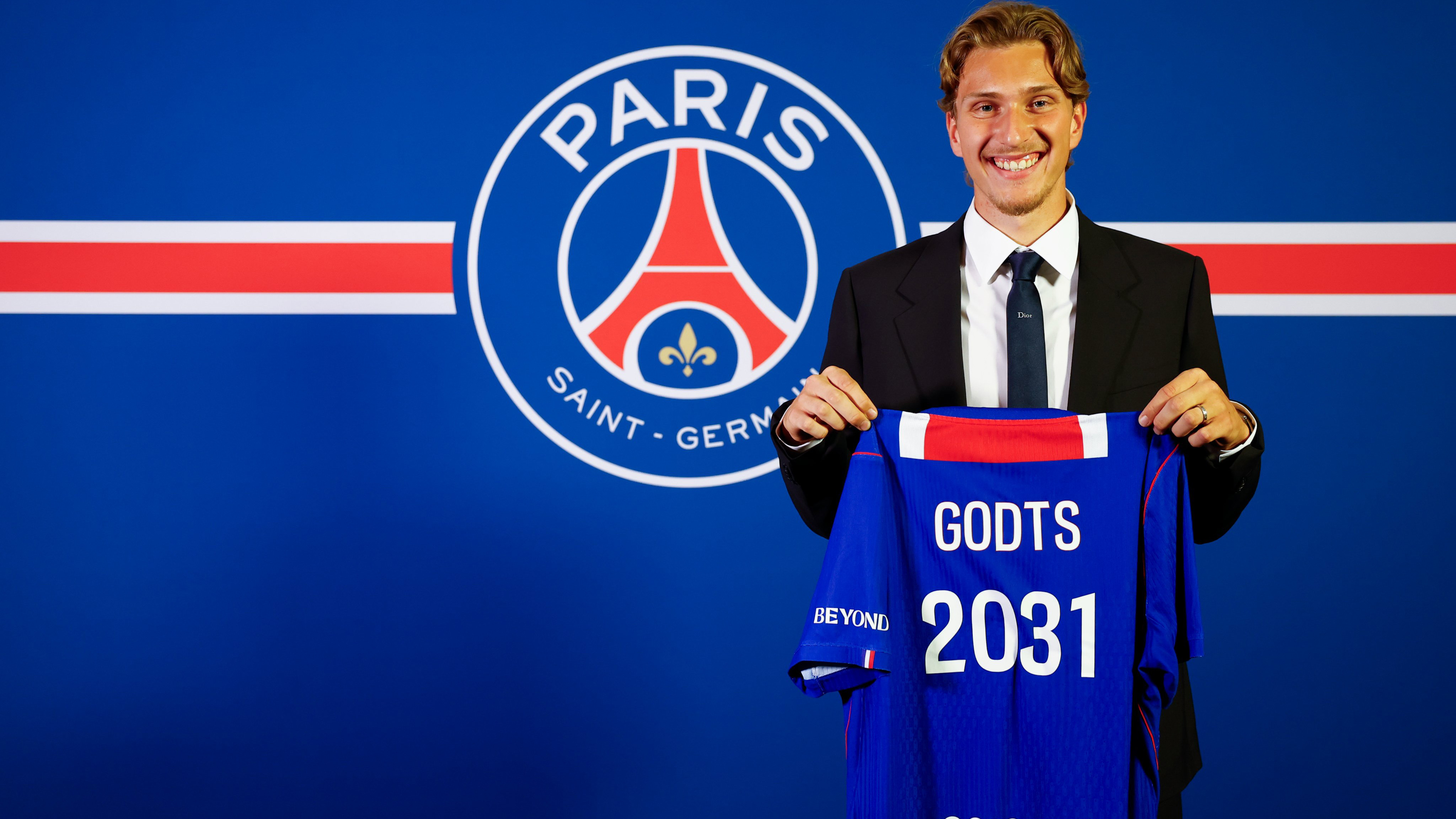 PSG, Mika Godts'u renklerine bağladı