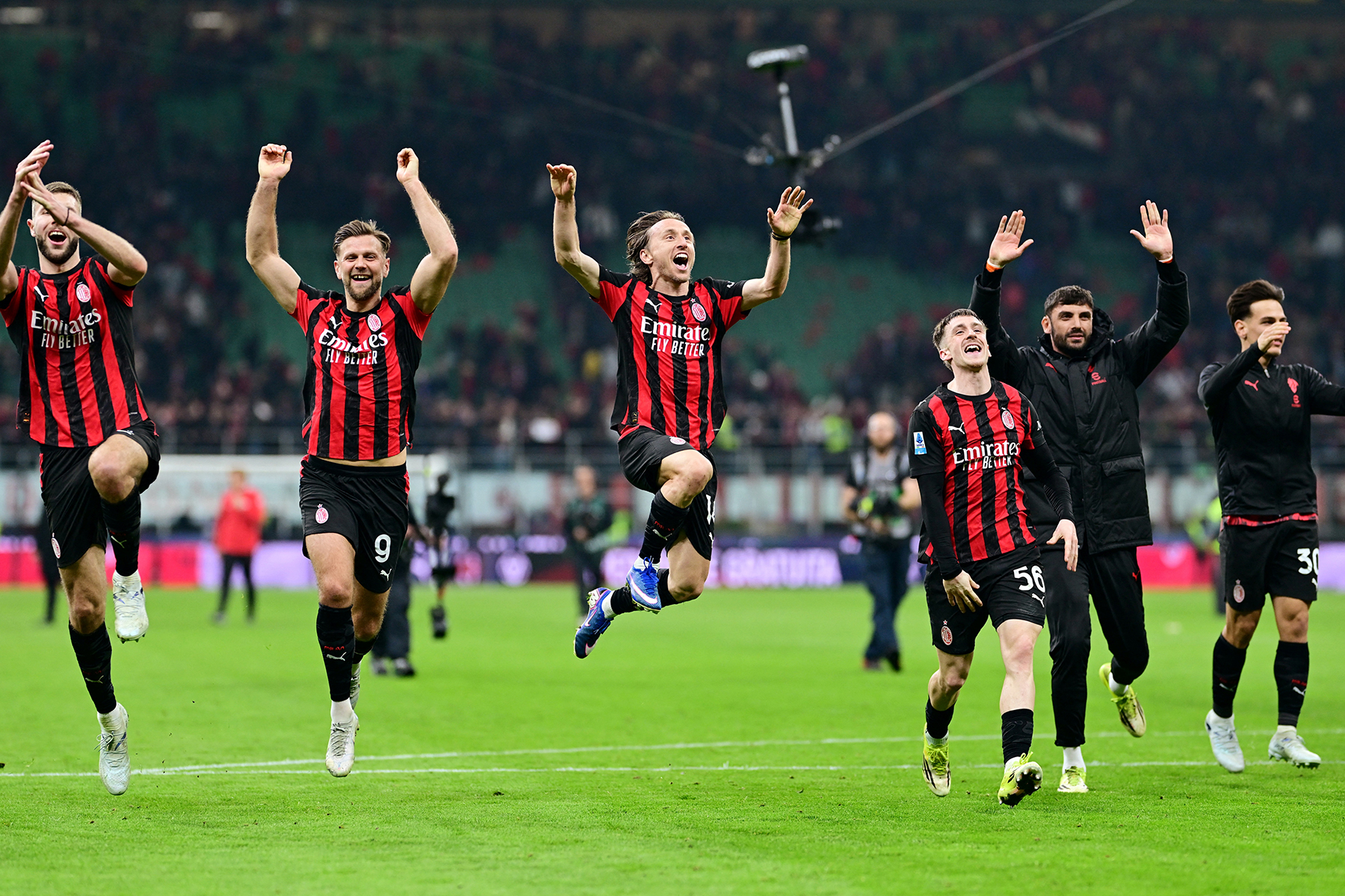 Milan, Inter'in serisini derbide bitirdi! Şampiyonluk yarışında kritik 3 puan