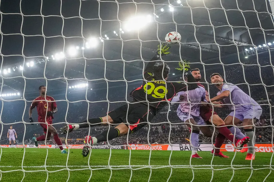Galatasaray ile adı anılan Mile Svilar'dan 5 yıllık imza: 20 milyon euro kazanacak - 4 Galatasaray ile adı anılan Mile Svilar'dan 5 yıllık imza: 20 milyon euro kazanacak - 4