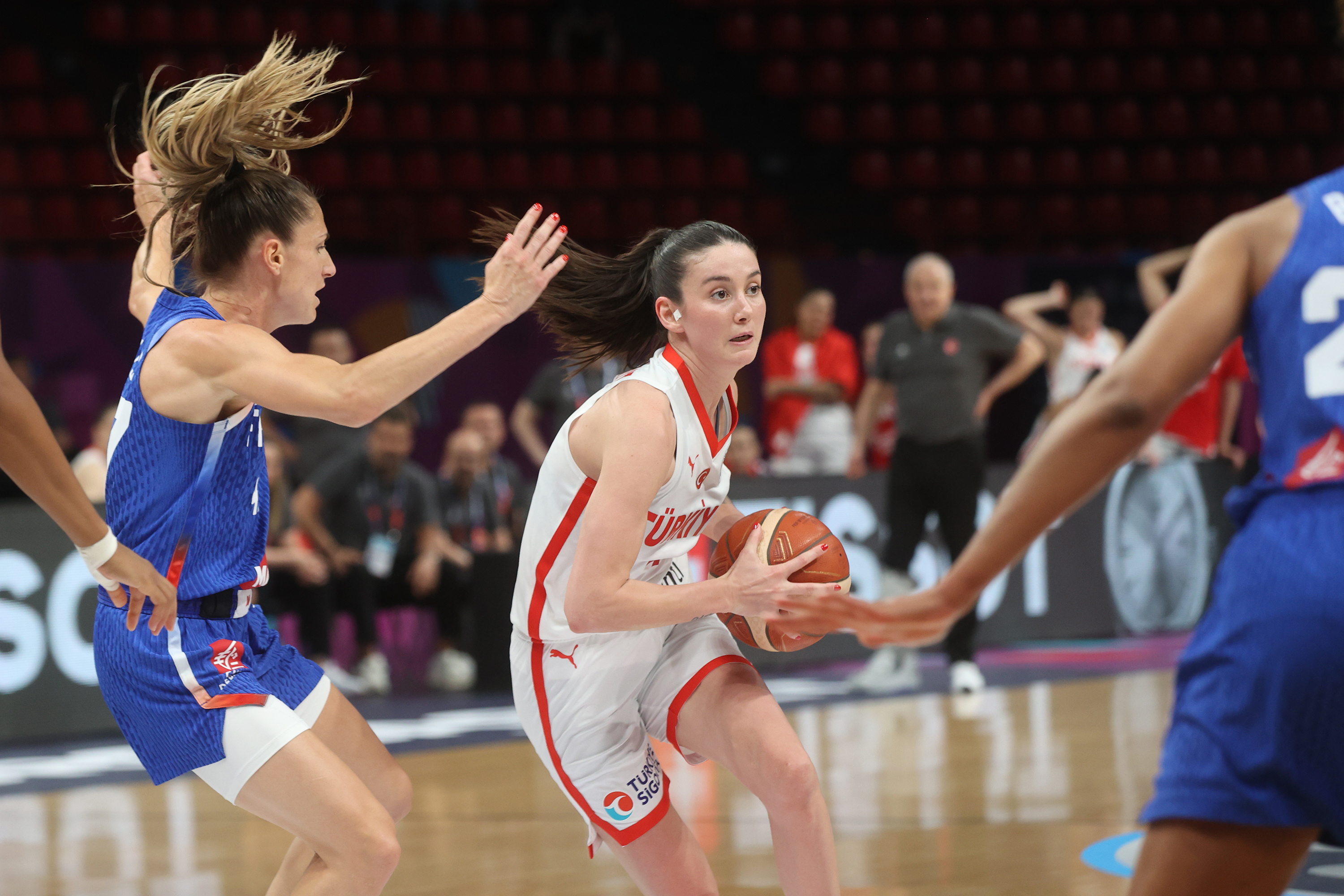 Potanın Perileri, EuroBasket'e mağlubiyetle başladı