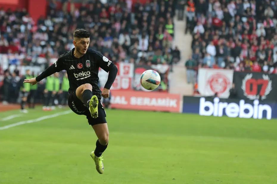 Beşiktaş'ta sürpriz ayrılık yaşanabilir - 4 Beşiktaş'ta sürpriz ayrılık yaşanabilir - 4