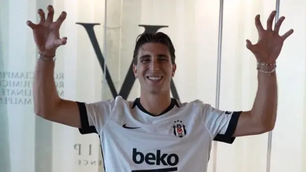 Beşiktaş, Poku'dan sonra bir transferi daha resmen duyurdu: İstanbul'a geliyor