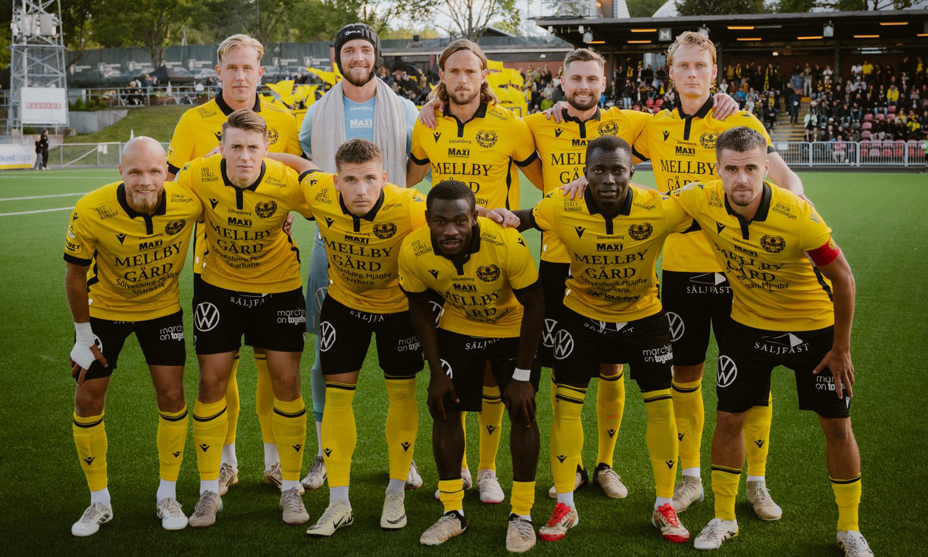 800 kişilik köy takımı Mjallby, şampiyonluğa koşuyor