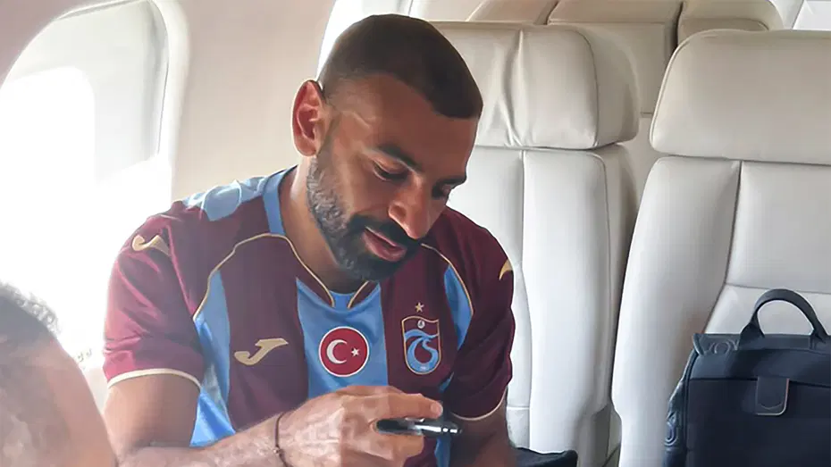 FLAŞ! Salah, Trabzonspor formasını giydi, taraftarlara ilk mesajı verdi - 2