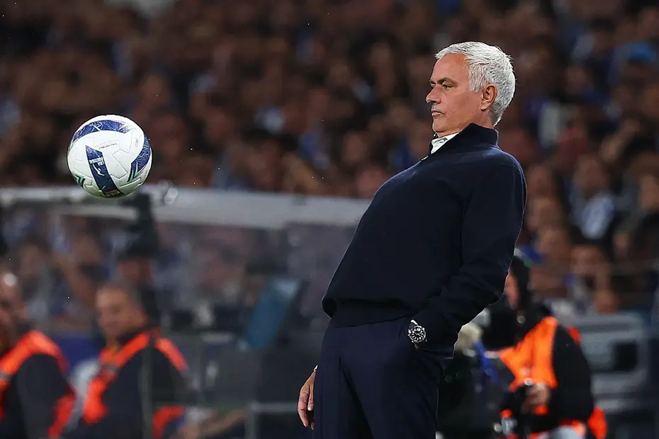 Mourinho, Porto-Benfica derbisi sonrası gündeme oturdu: 10 maçlık listenin yarısı Fenerbahçe - 2 Mourinho, Porto-Benfica derbisi sonrası gündeme oturdu: 10 maçlık listenin yarısı Fenerbahçe - 2