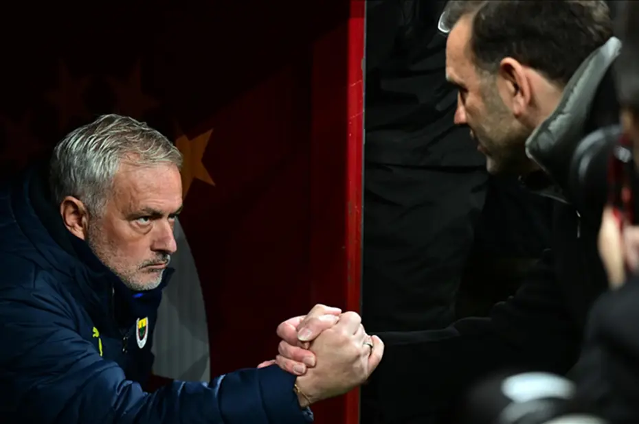 Mourinho, Porto-Benfica derbisi sonrası gündeme oturdu: 10 maçlık listenin yarısı Fenerbahçe - 4 Mourinho, Porto-Benfica derbisi sonrası gündeme oturdu: 10 maçlık listenin yarısı Fenerbahçe - 4