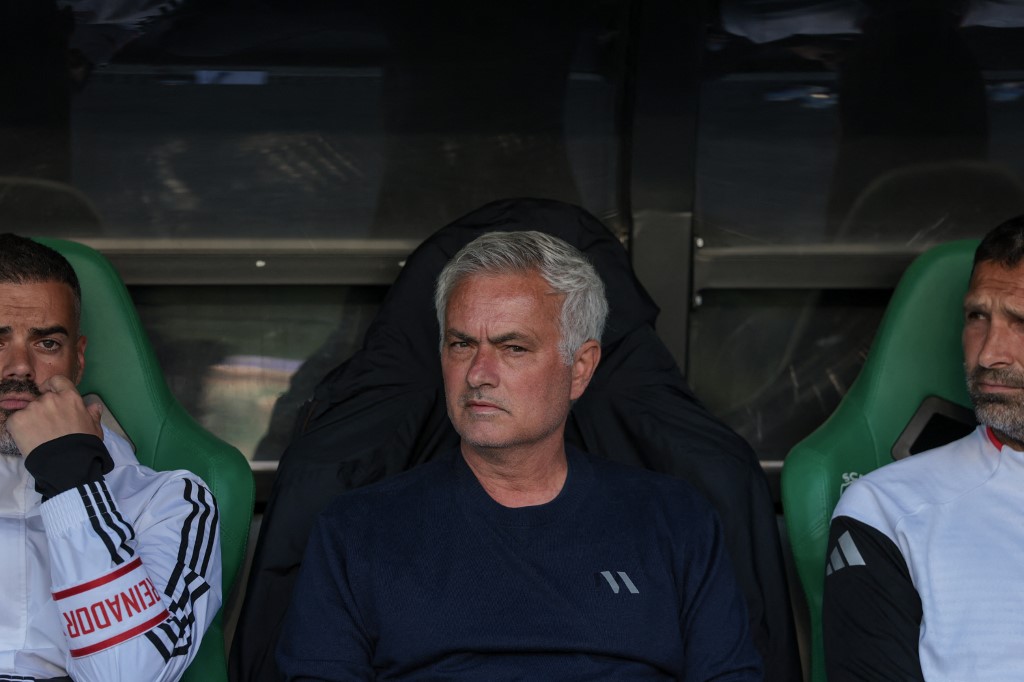 Mourinho daha gitmeden yerine gelecek isim belli oldu! Sözleşme detaylarına kadar yazdılar