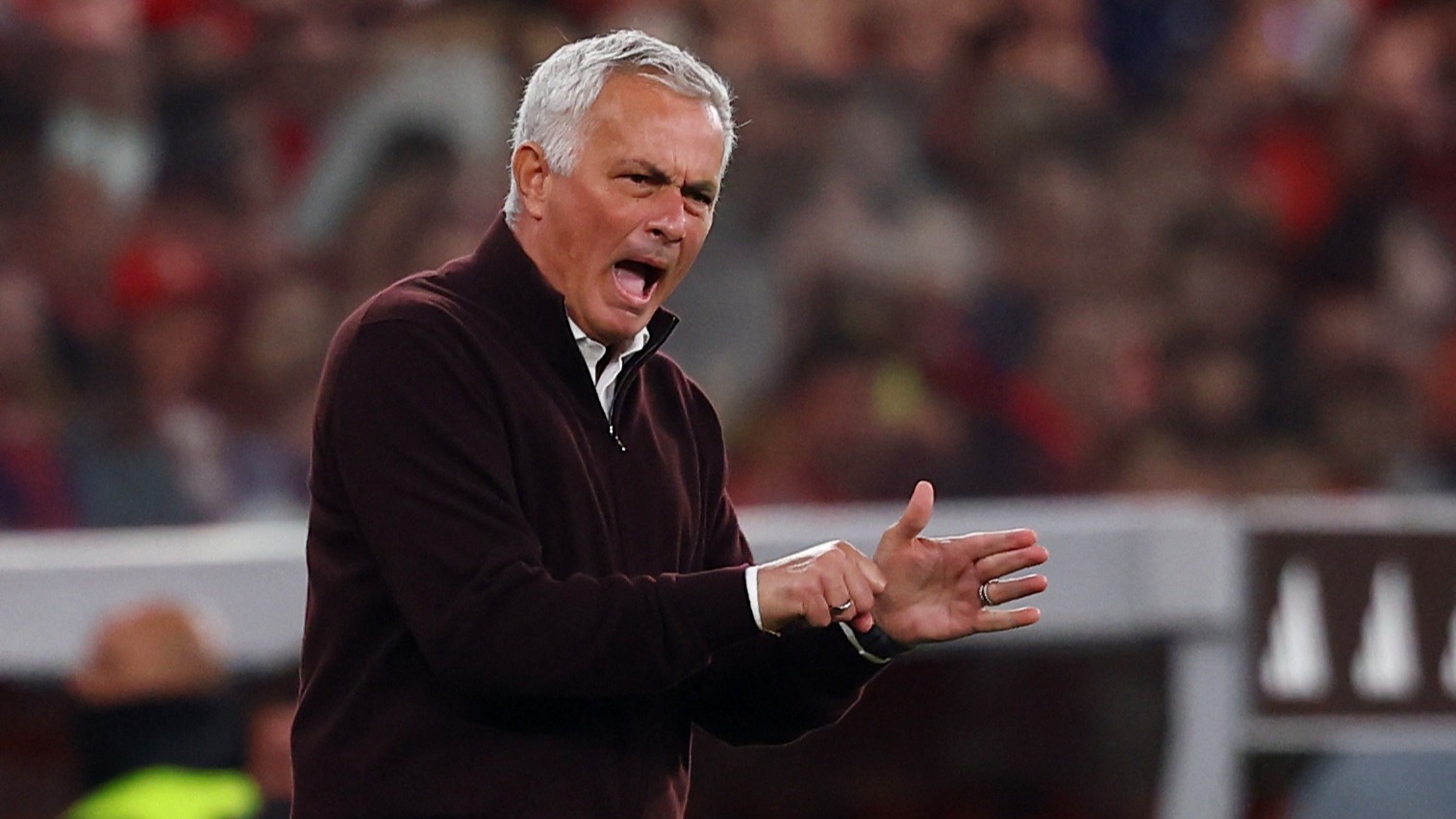 Mourinho'dan kameralar önünde futbolcularına ülke gündemine oturan cümle: Rakip 3. Lig takımıydı, şoke ettiler