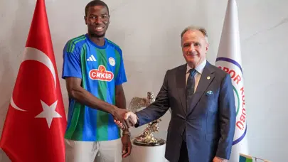 Çaykur Rizespor, Moussa Diakite'yi renklerine bağladı Çaykur Rizespor, Moussa Diakite'yi renklerine bağladı