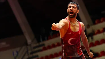 Milli güreşçi Murat Fırat, Avrupa Şampiyonası'nda finale çıktı