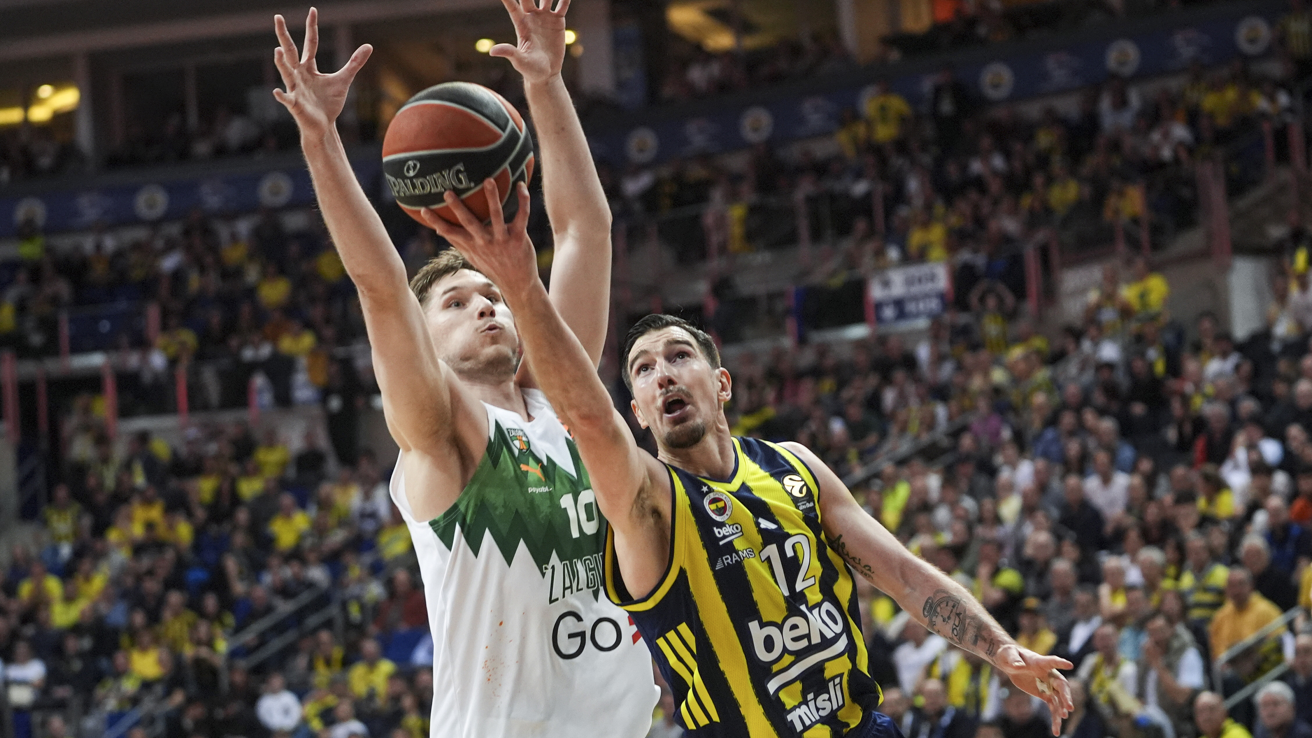 Nando De Colo'dan Fenerbahçe Beko'ya kötü haber