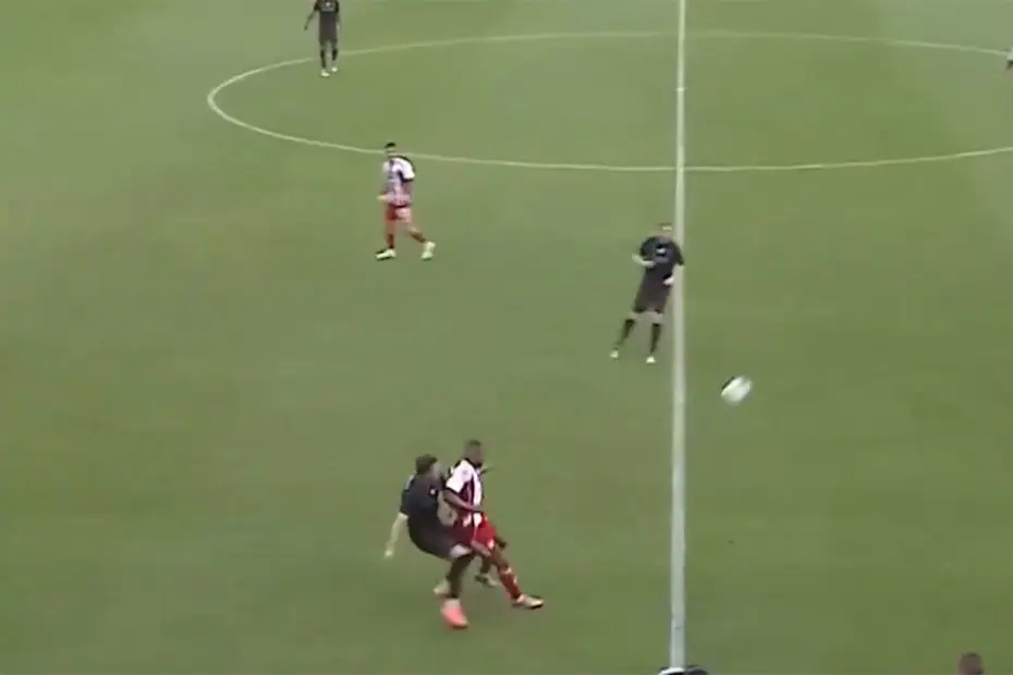 Hazırlık maçında Antonio Conte'nin çıldırdığı anlar: Sahaya daldı ve Süper Lig'in eski yıldızının üzerine yürüdü - 4