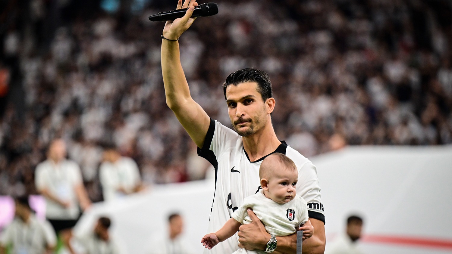 Beşiktaş'a adanmış bir ömür: Necip Uysal futbola veda etti