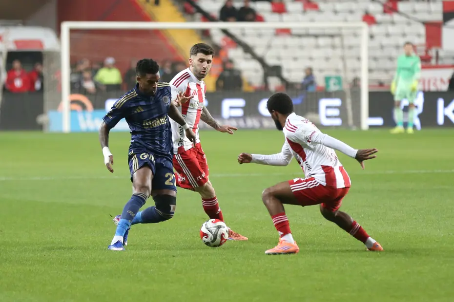 Nihat Kahveci'den Fenerbahçeli oyuncuya çıkış: "Yol alır dersem futboldan anlamıyorum" - 3