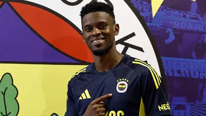 Kendisine "Adamsın" diyen Sadettin Saran'a Semedo'dan tek cümlelik cevap: Uçakta yaşananlar sosyal medyayı salladı