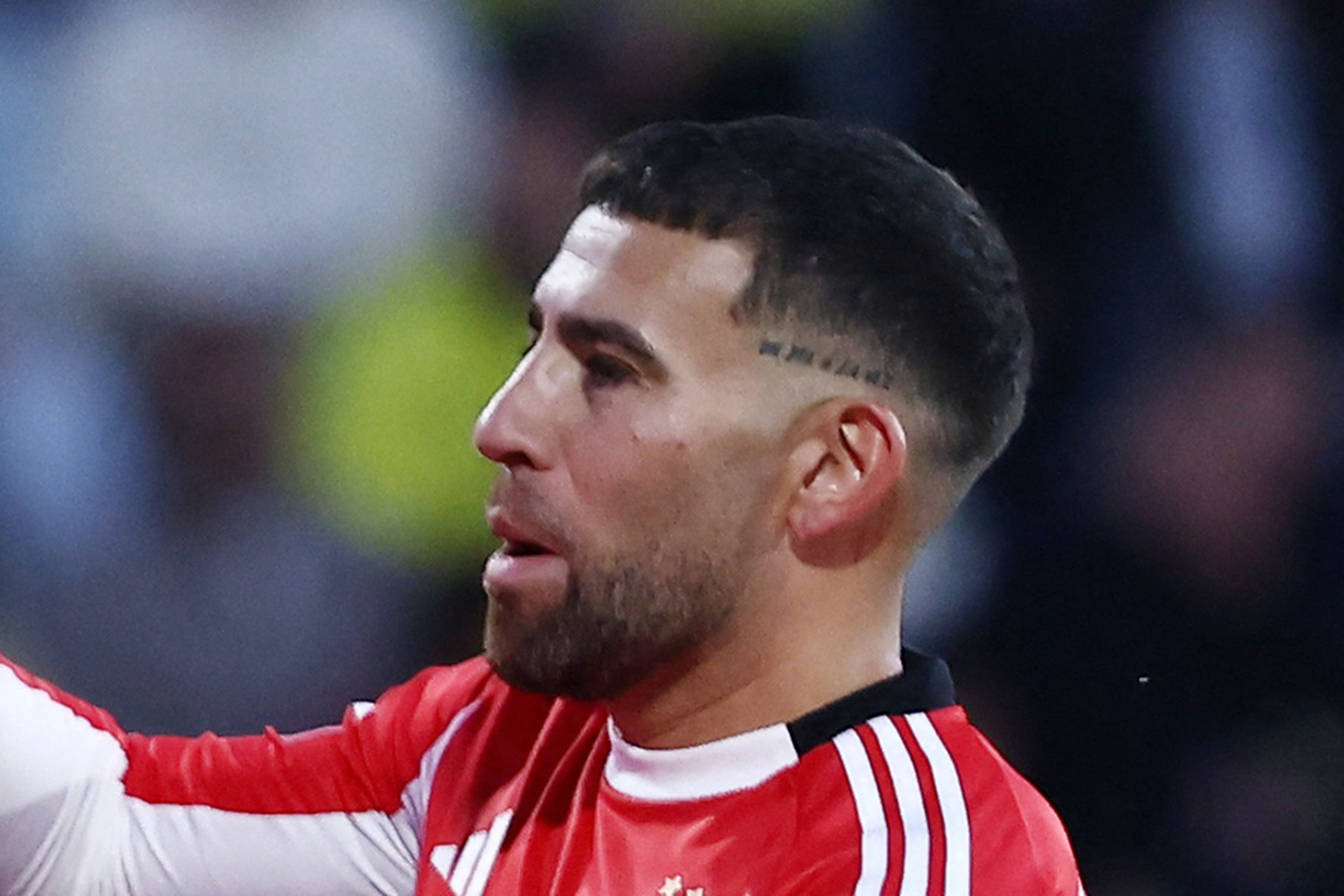 Benfica'dan ayrılan Nicolas Otamendi yeni takımına imzayı attı