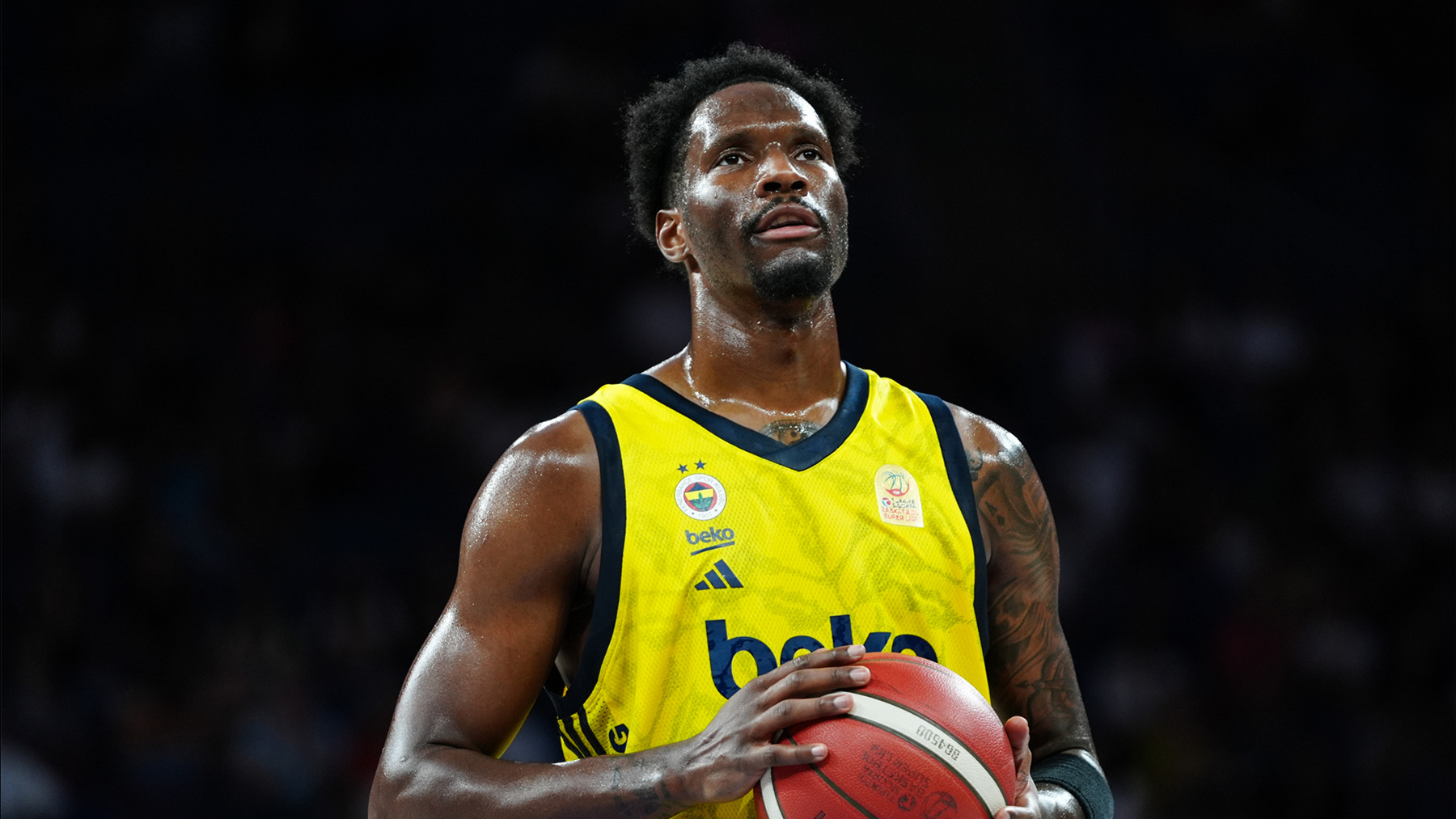 NBA'de Phoenix Suns, Nigel Hayes-Davis'i kadrosuna kattı