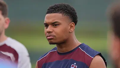 Trabzonspor'un yeni transferi, İsmail Köybaşı'nın jübile maçında sakatlandı Trabzonspor'un yeni transferi, İsmail Köybaşı'nın jübile maçında sakatlandı
