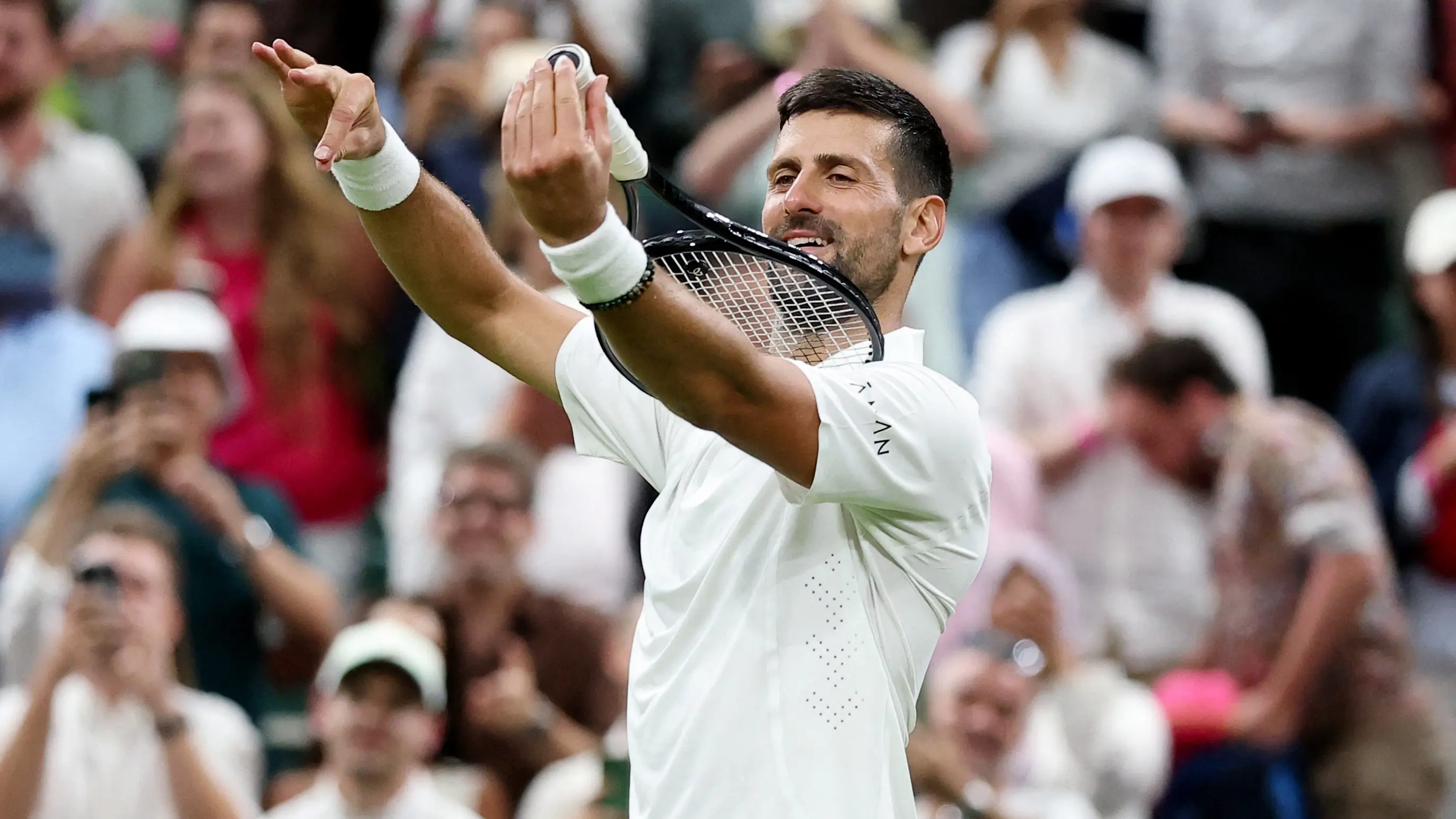 Novak Djokovic, Yibing Wu engelini dört sette aştı