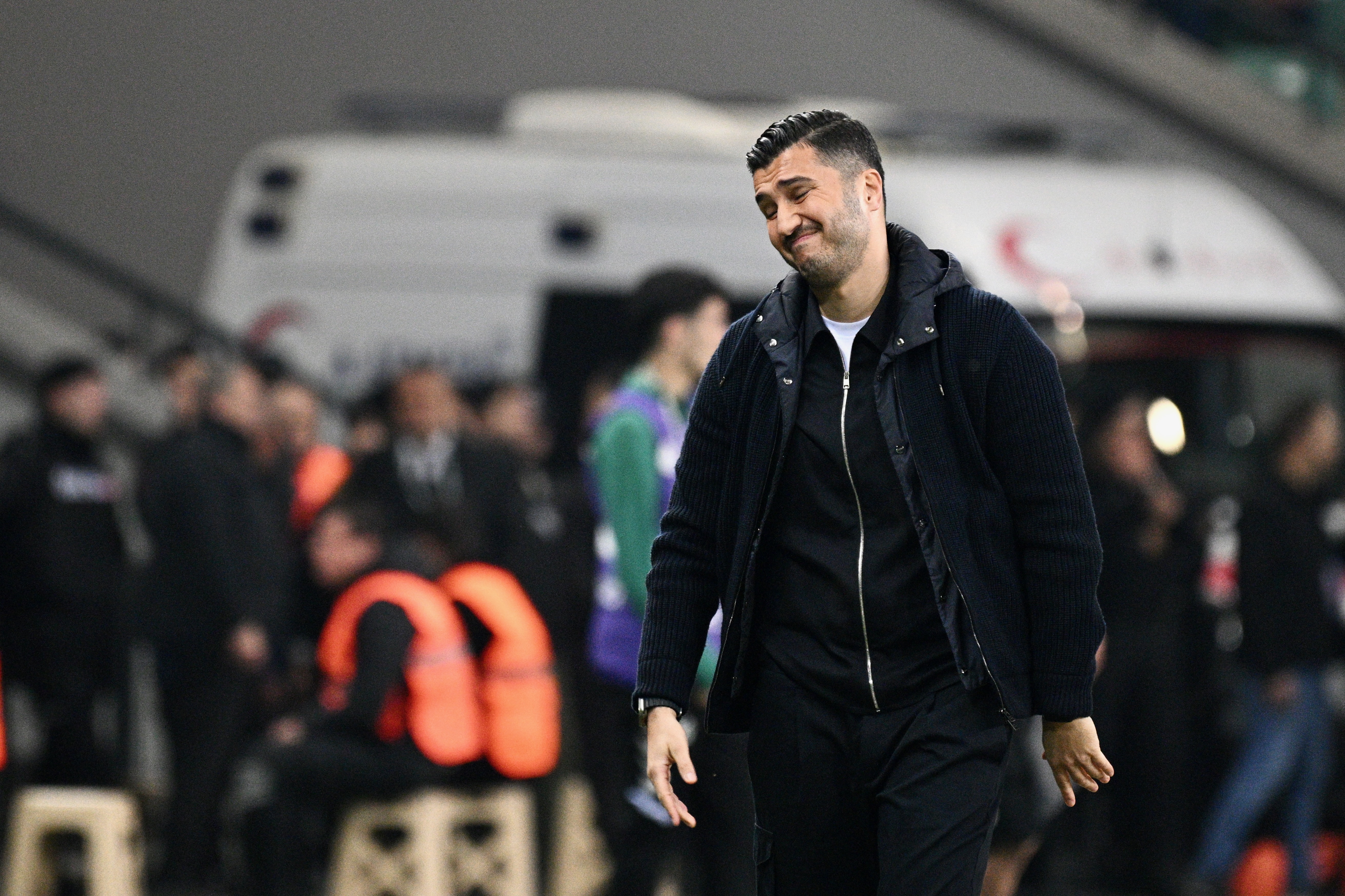 Nuri Şahin isim verecek futbolcusunu uyardı: 