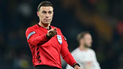 Trio noktayı koydu! Fenerbahçe'nin golünde ofsayt var mı? "Tam 14 kartı atladı" Trio noktayı koydu! Fenerbahçe'nin golünde ofsayt var mı? "Tam 14 kartı atladı"