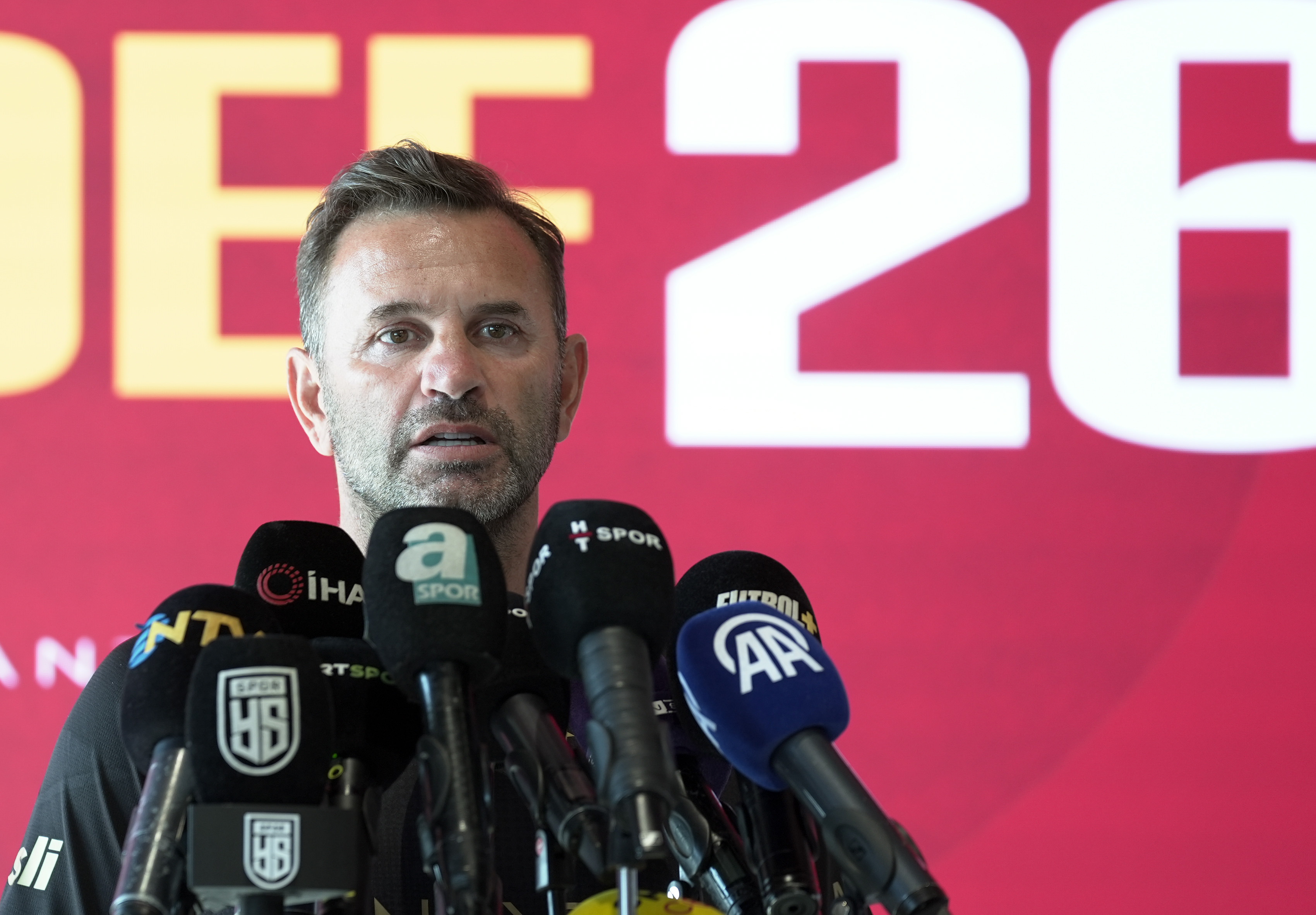 Okan Buruk'un sildiği futbolcu takımdan ayrıldı: 2027 yılına kadar geri dönüşü yok