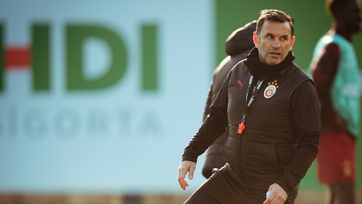 Kemerburgaz Metin Oktay Tesisleri'nde, teknik direktör Okan Buruk yönetiminde ilk 15 dakikası basına açık idman, dinamik ısınmayla başladı. 8'e 2 top kapma çalışmasıyla devam eden antrenmanın basına kapalı bölümünde Liverpool maçının taktiksel organizasyonlarının üzerinde durulduğu öğrenildi.