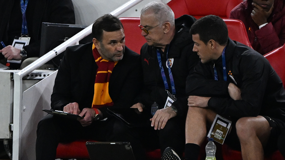 Haberde, deneyimli teknik adamın Osimhen'in sakatlığı nedeniyle sahalardan uzak kalacağı dönemde, bu futbolcunun yerine A planı olarak Barış Alper Yılmaz'ı santrfor bölgesinde düşündüğü belirtildi.