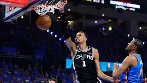 NBA'de finalin adı belli oldu: Nefes kesen seriyi San Antonio Spurs kazandı NBA'de finalin adı belli oldu: Nefes kesen seriyi San Antonio Spurs kazandı