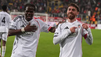 "Dolmabahçe’de 15 puan kaybetmese zirvedeydi!" | Spor yazarları Beşiktaş için ne dedi? "Dolmabahçe’de 15 puan kaybetmese zirvedeydi!" | Spor yazarları Beşiktaş için ne dedi?