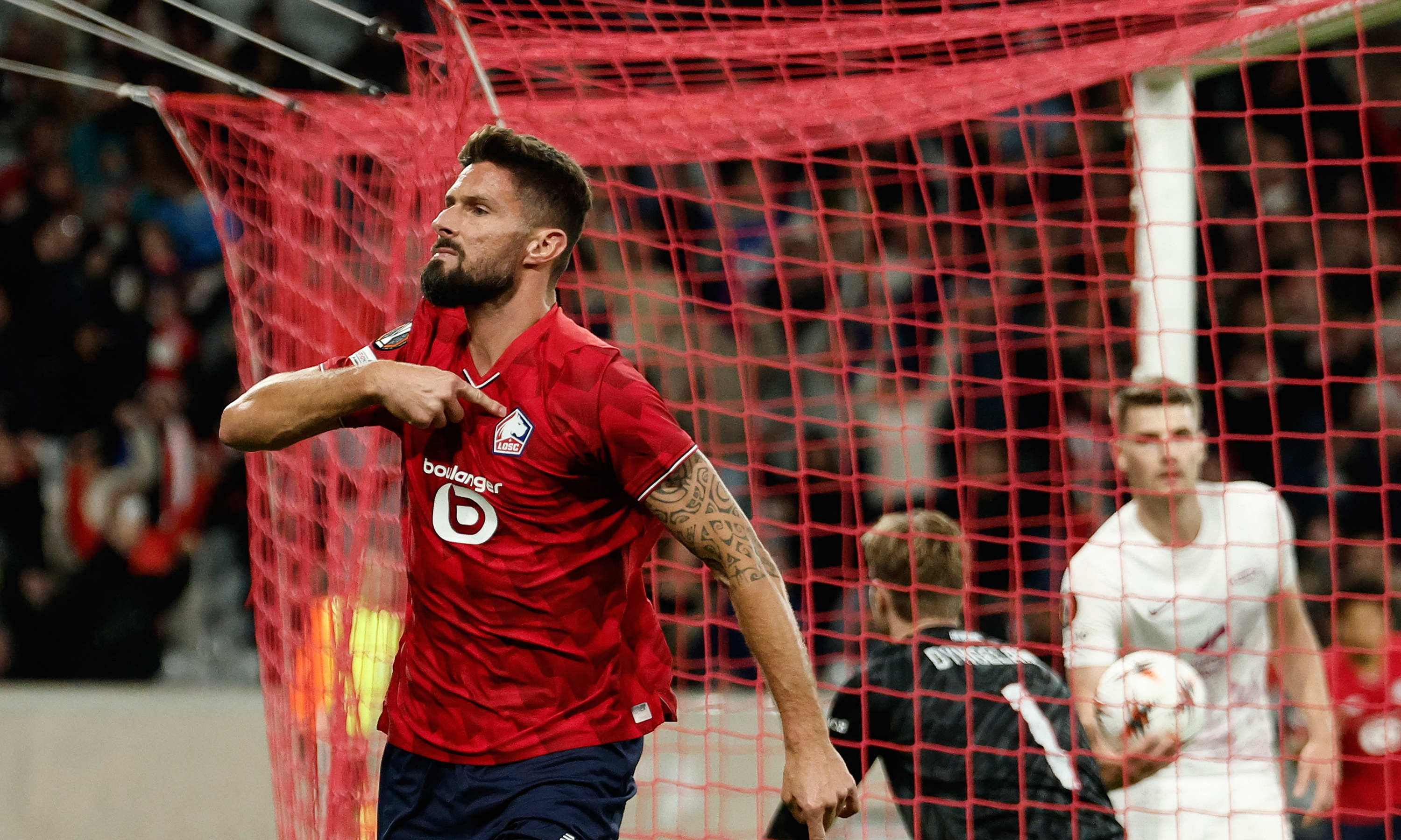 Giroud Sahada 'Dedeler Rekoru' Kırdı, Gençlere Taş Çıkardı!